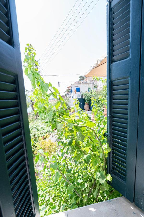 Traditional House Under The Clock Tower With Sweet View Poros Town Esterno foto