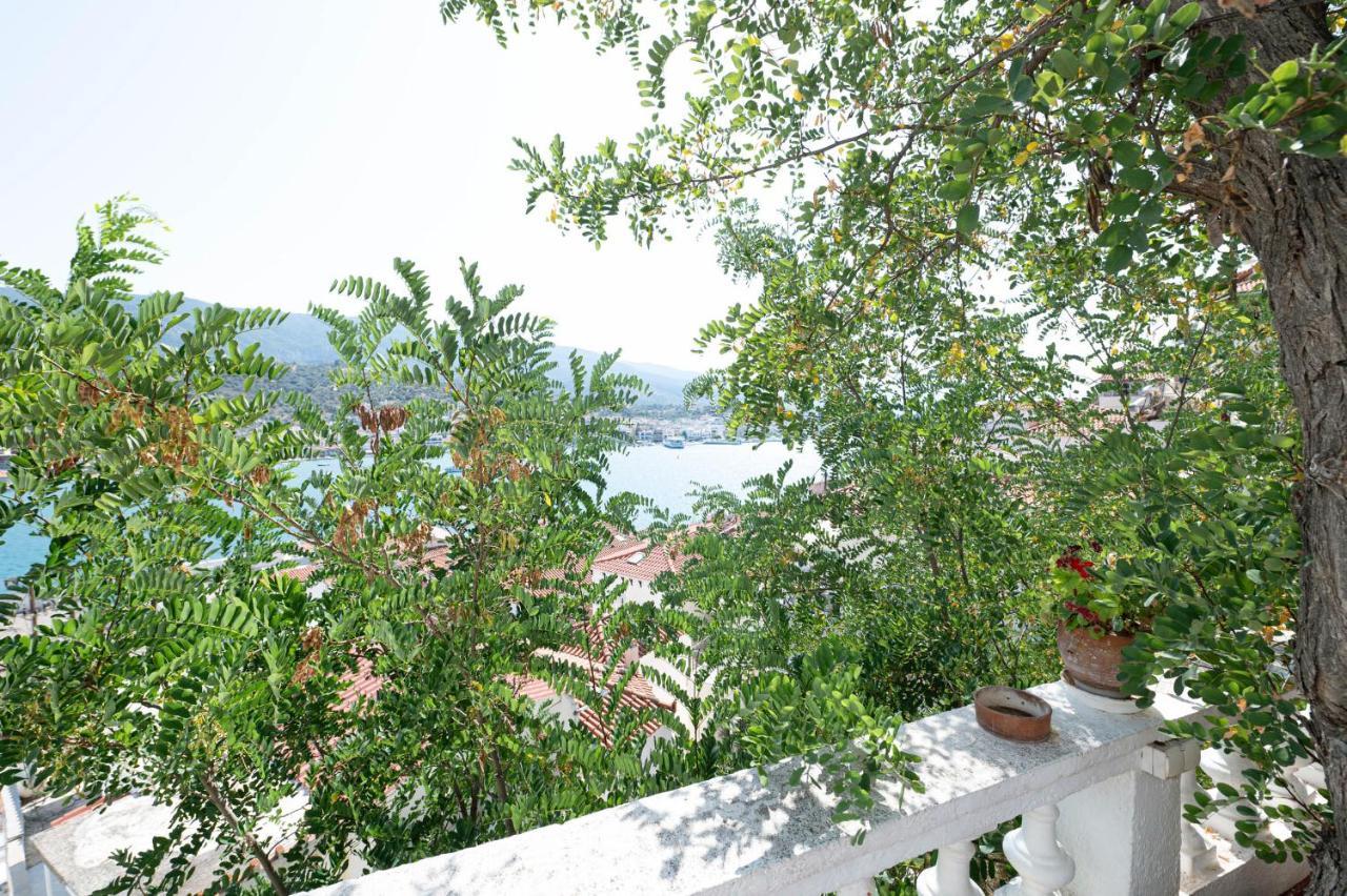 Traditional House Under The Clock Tower With Sweet View Poros Town Esterno foto