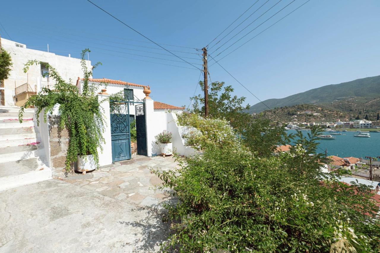 Traditional House Under The Clock Tower With Sweet View Poros Town Esterno foto