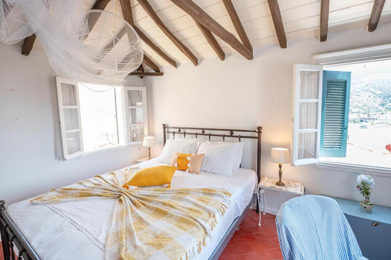 Traditional House Under The Clock Tower With Sweet View Poros Town Esterno foto