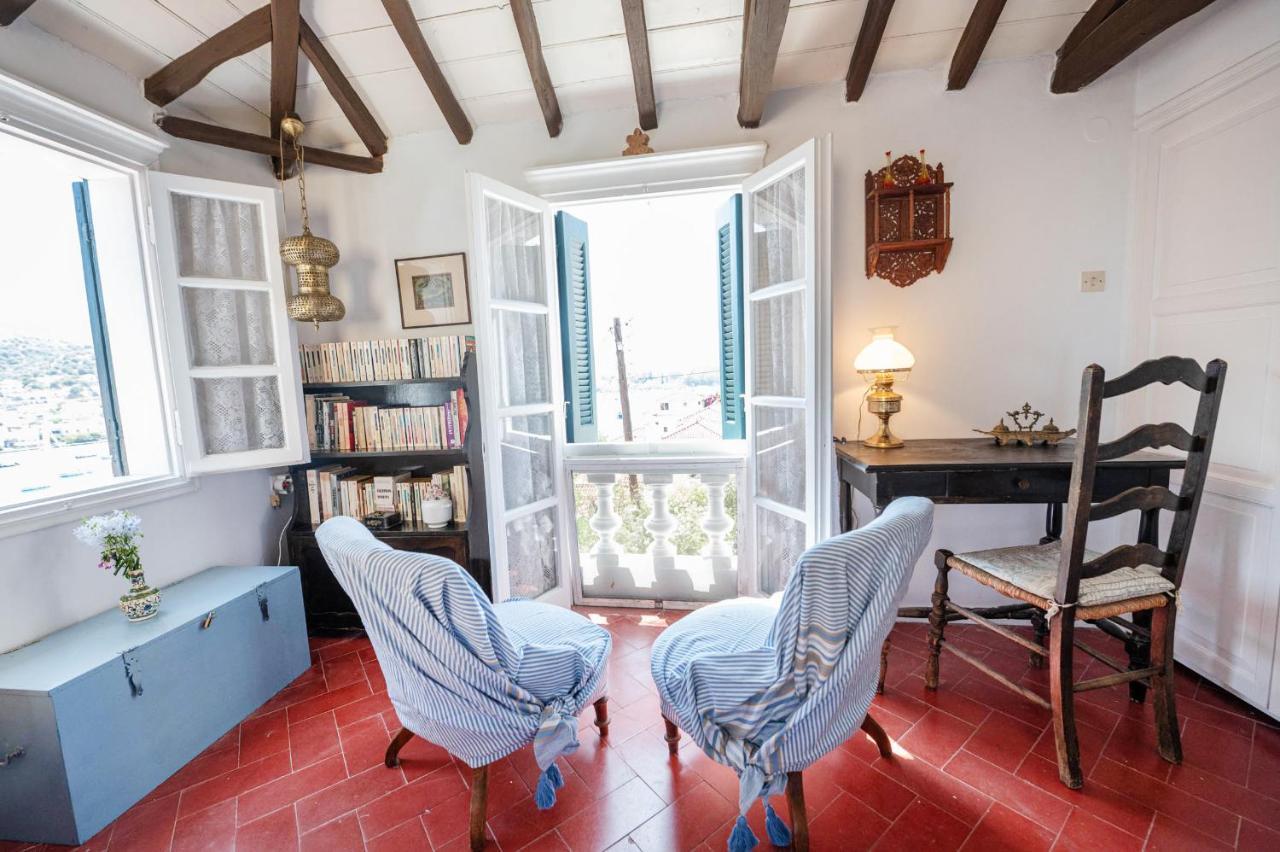 Traditional House Under The Clock Tower With Sweet View Poros Town Esterno foto