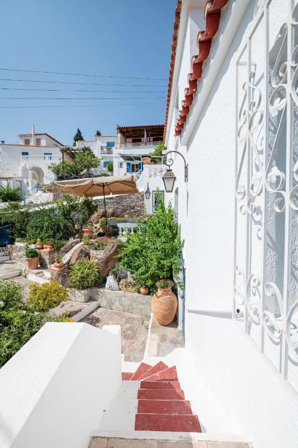 Traditional House Under The Clock Tower With Sweet View Poros Town Esterno foto