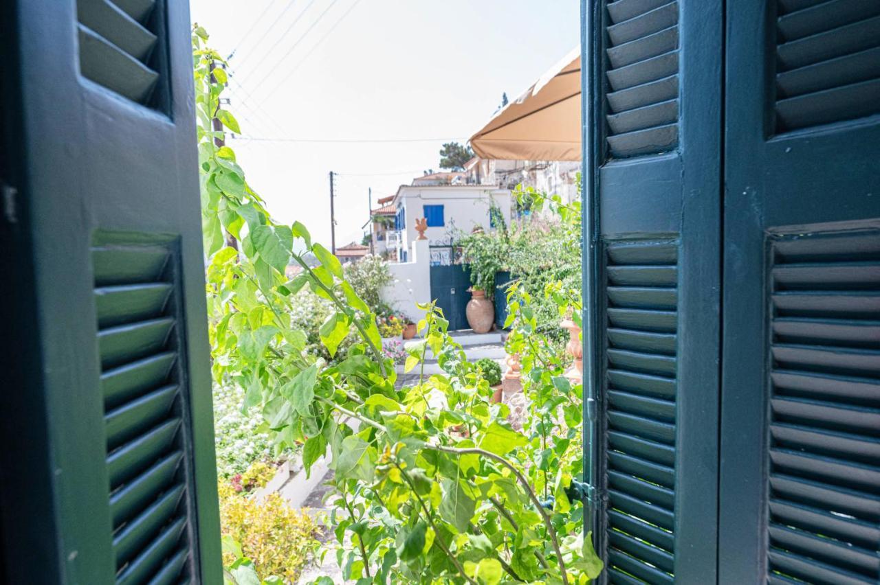Traditional House Under The Clock Tower With Sweet View Poros Town Esterno foto