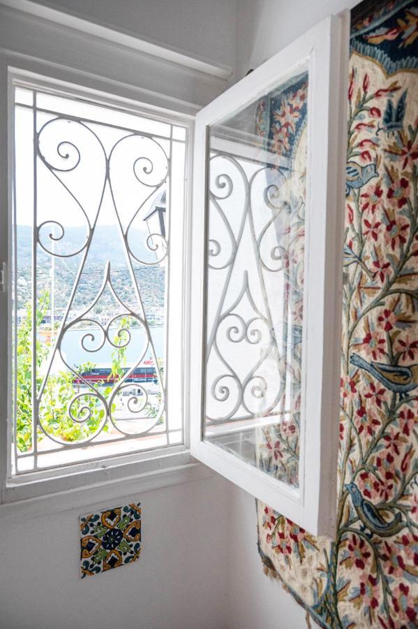 Traditional House Under The Clock Tower With Sweet View Poros Town Esterno foto