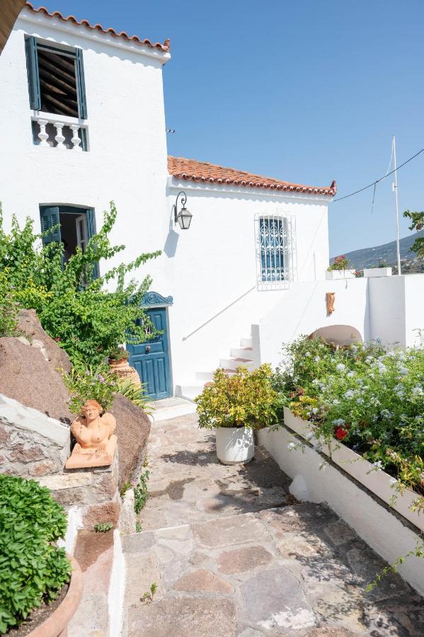 Traditional House Under The Clock Tower With Sweet View Poros Town Esterno foto