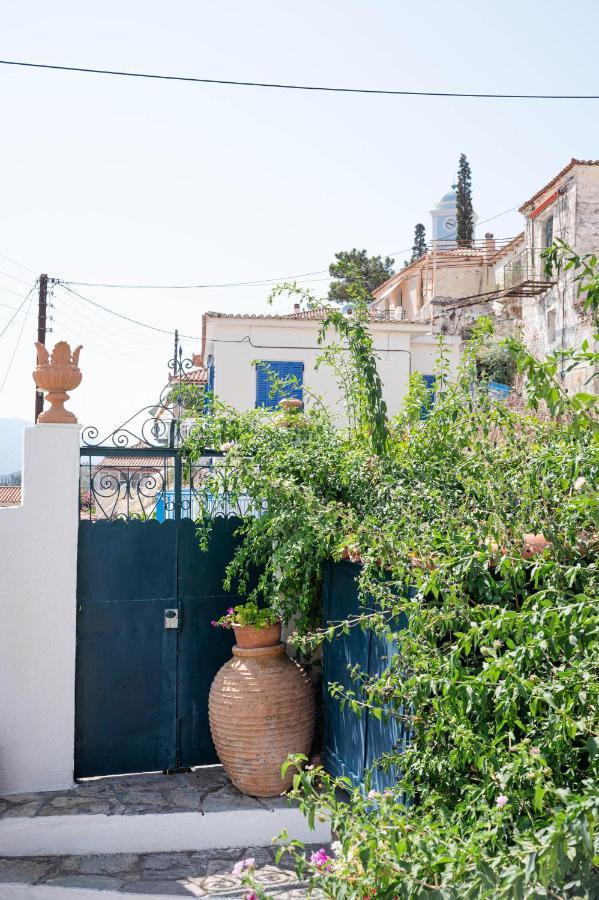 Traditional House Under The Clock Tower With Sweet View Poros Town Esterno foto