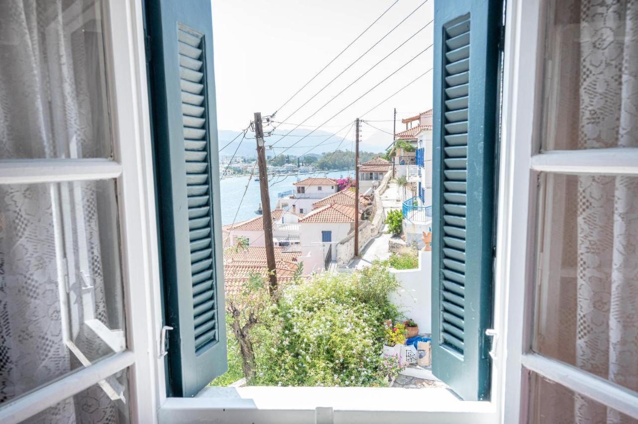 Traditional House Under The Clock Tower With Sweet View Poros Town Esterno foto