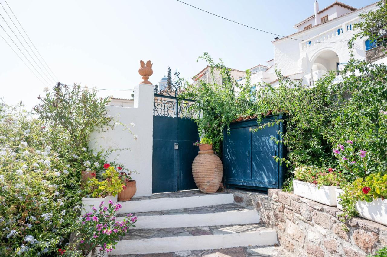 Traditional House Under The Clock Tower With Sweet View Poros Town Esterno foto
